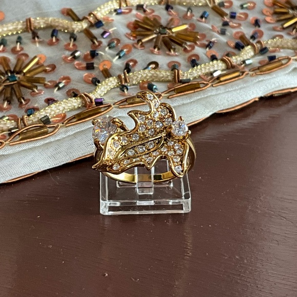 Gold tone leaf ring with rhinestones size 10 - Picture 7 of 12